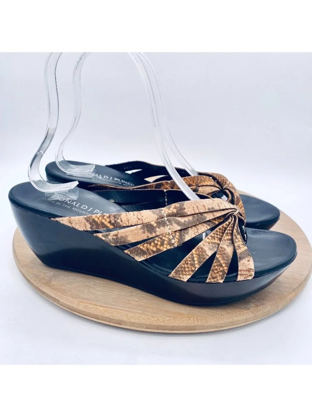Donald J Pliner Sandals Womens 8 Brown Leather Strappy Wedge Thong Italy